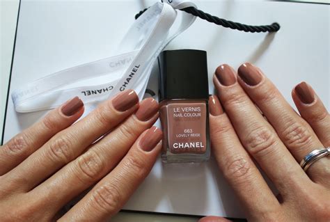 chanel le vernis review|chanel lovely beige nail polish.